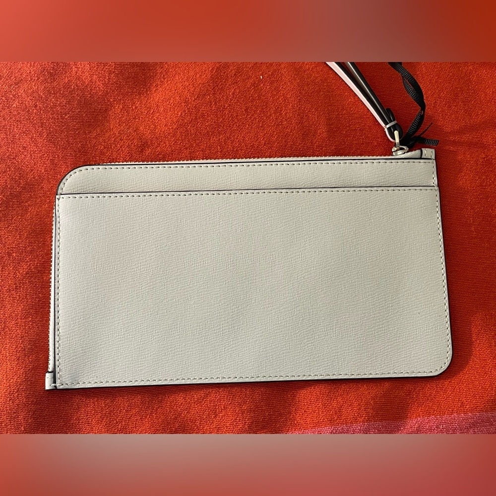 Kate Spade Disney X  Minnie Medium Ziip Wristlet. NWT  Disney Fans!!! - Picture 10 of 11